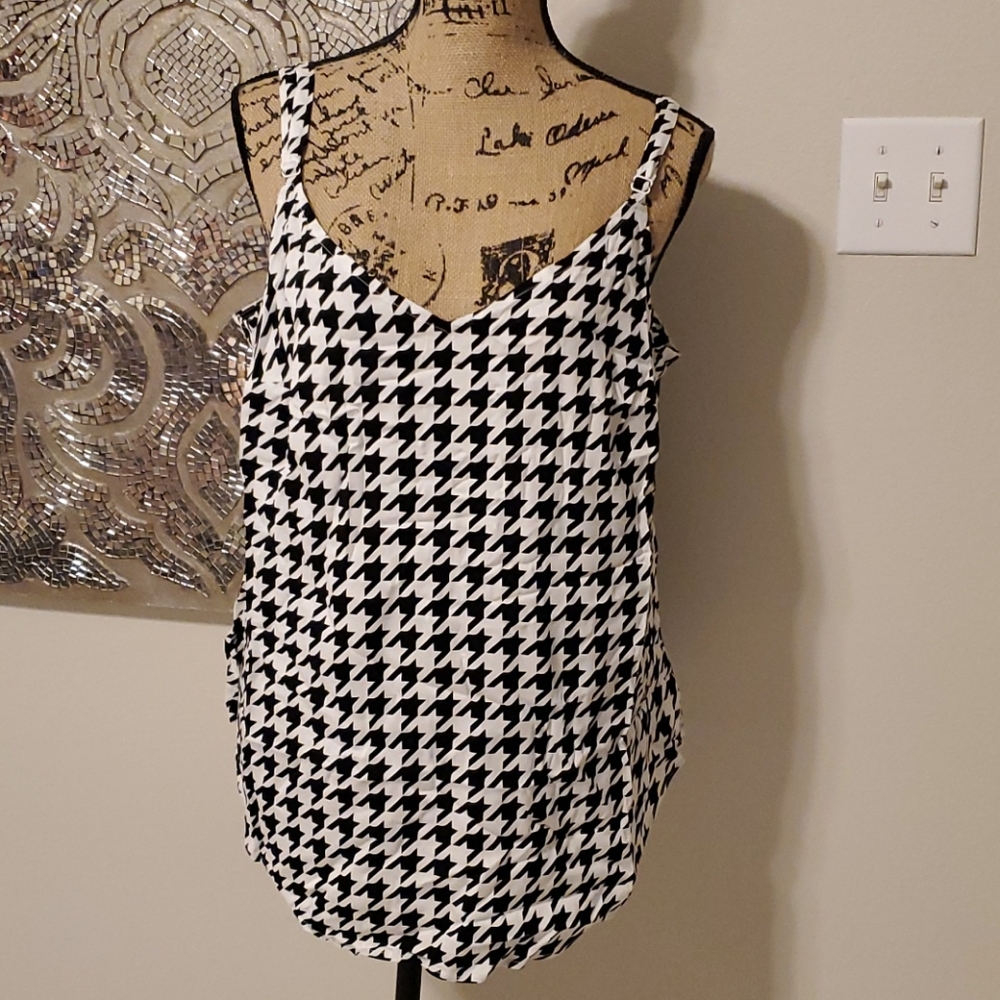 Torrid soundhooth tank size 3